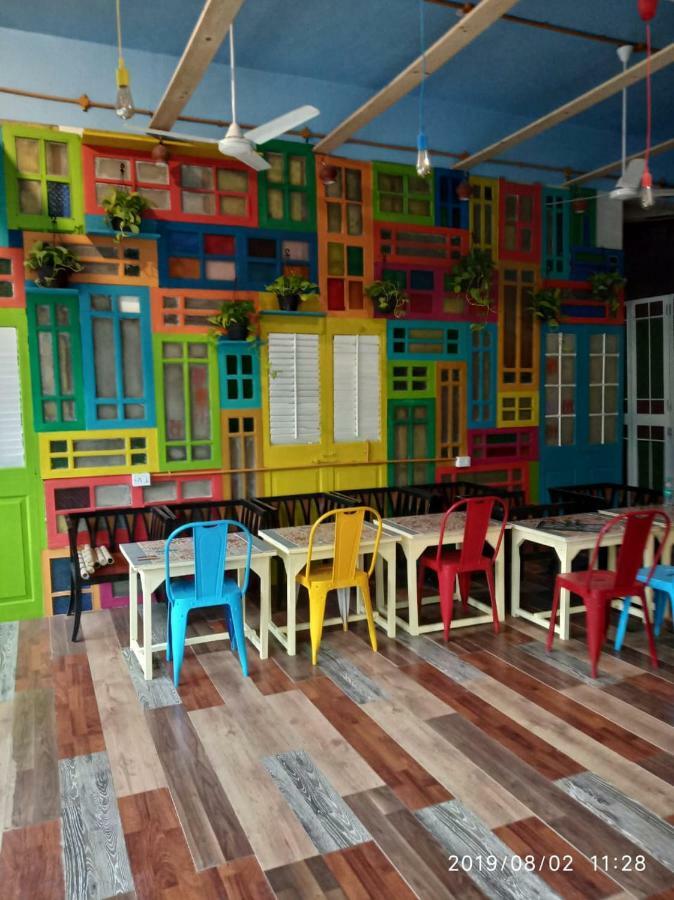 Salaam Namastey Backpackers Vandrarhem Mumbai Exteriör bild