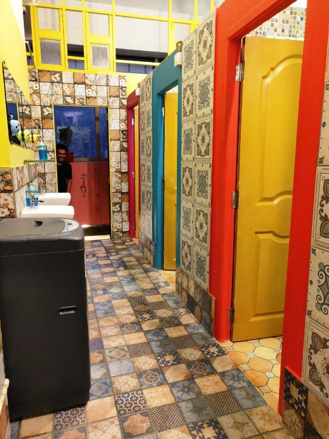 Salaam Namastey Backpackers Vandrarhem Mumbai Exteriör bild