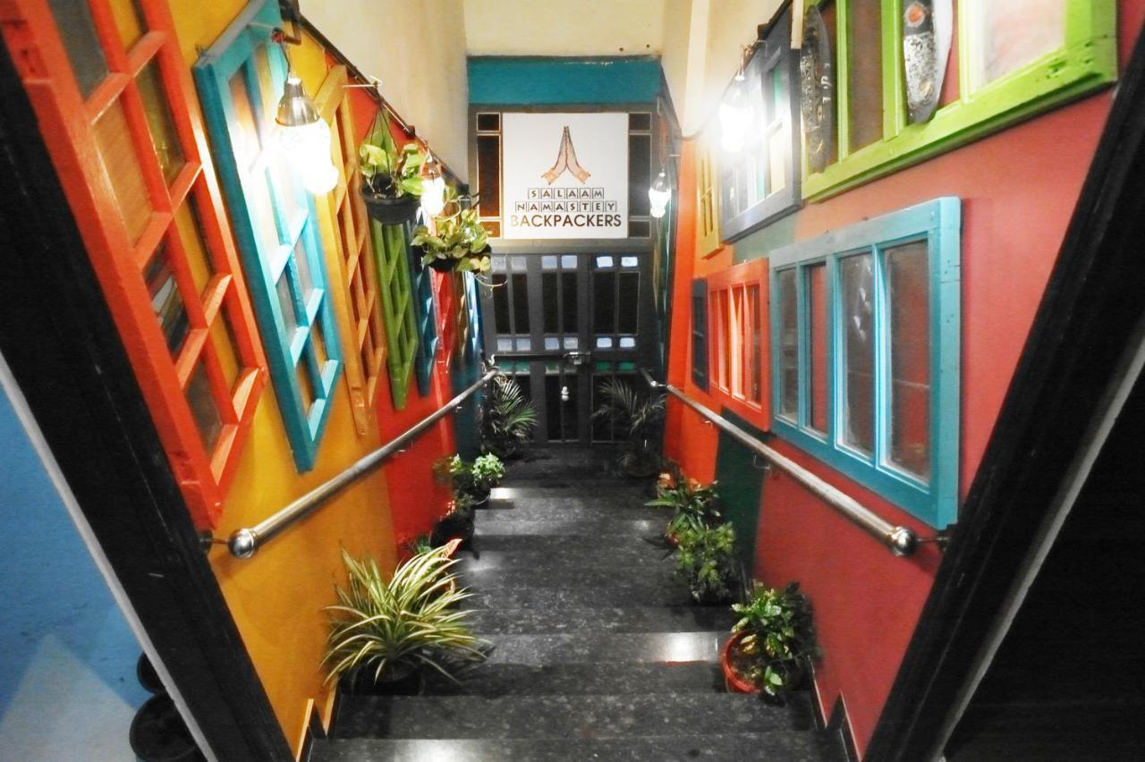 Salaam Namastey Backpackers Vandrarhem Mumbai Exteriör bild