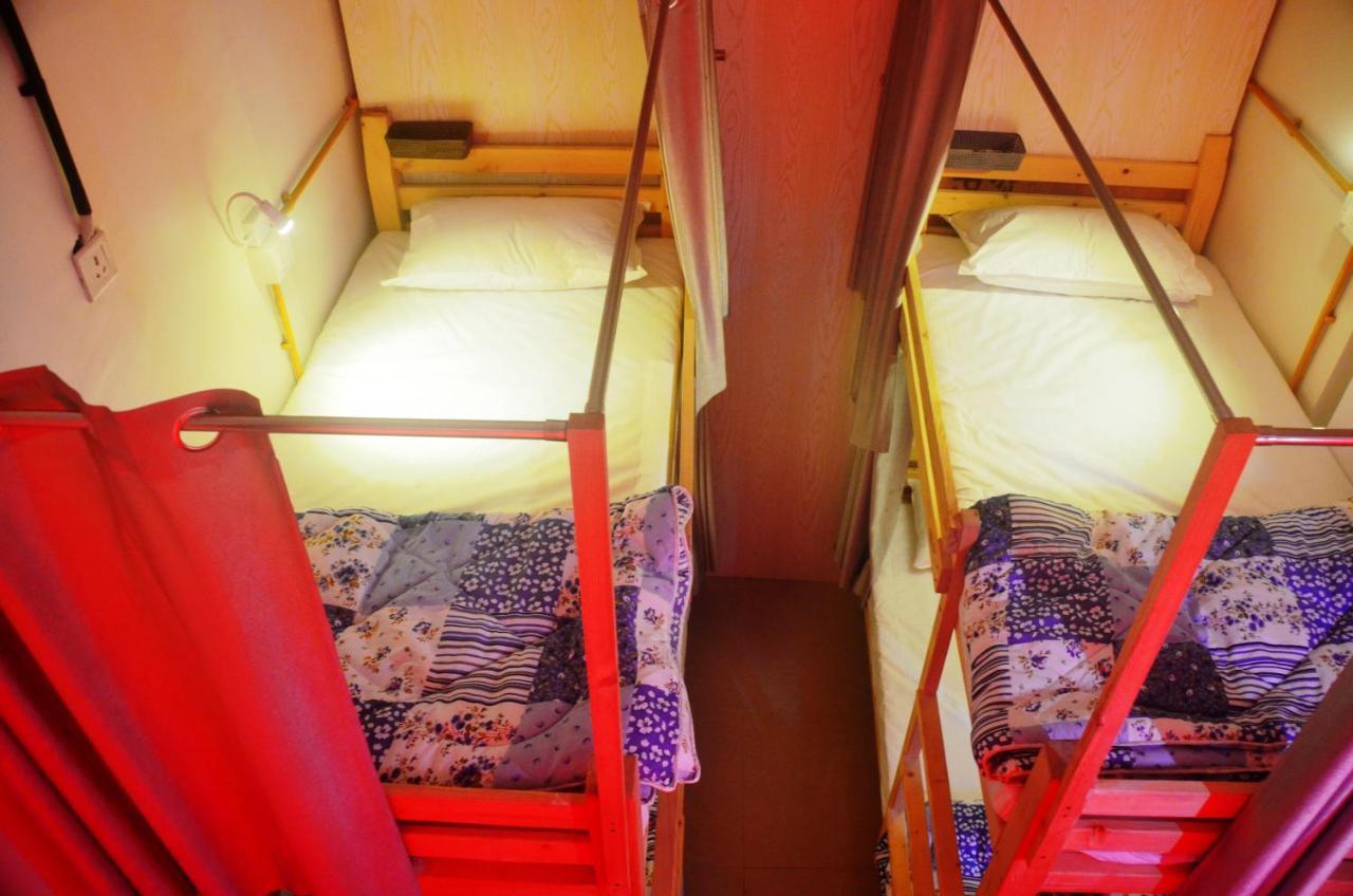 Salaam Namastey Backpackers Vandrarhem Mumbai Exteriör bild