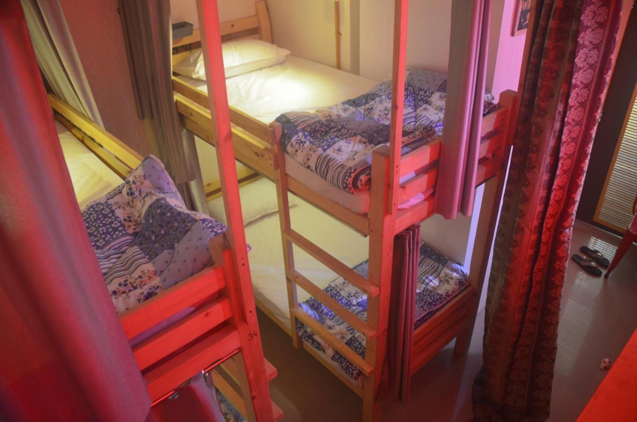 Salaam Namastey Backpackers Vandrarhem Mumbai Exteriör bild