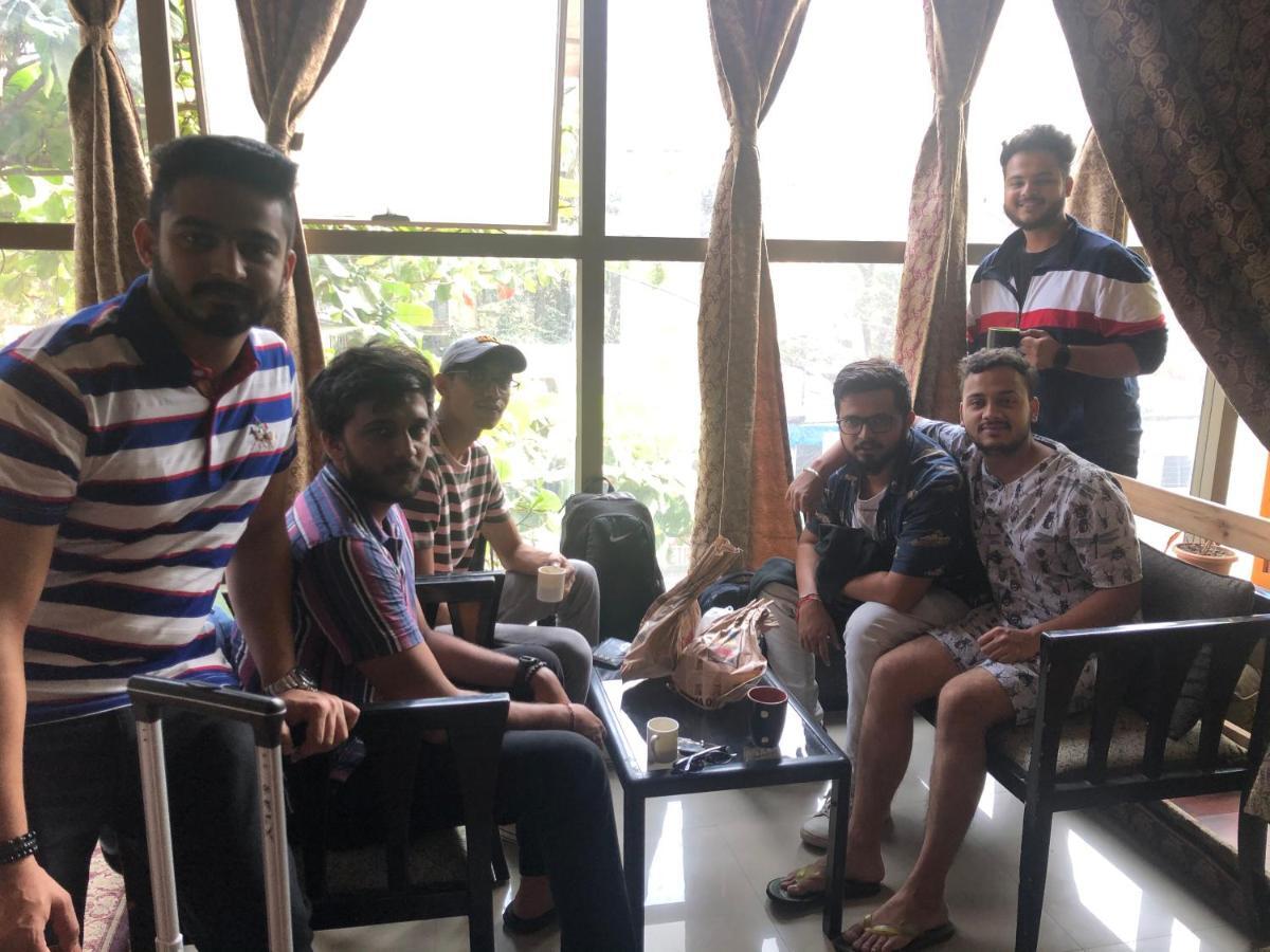 Salaam Namastey Backpackers Vandrarhem Mumbai Exteriör bild