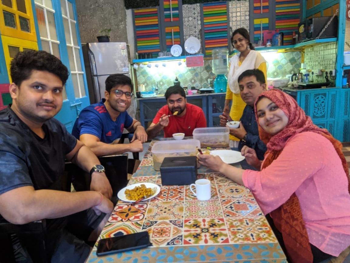 Salaam Namastey Backpackers Vandrarhem Mumbai Exteriör bild